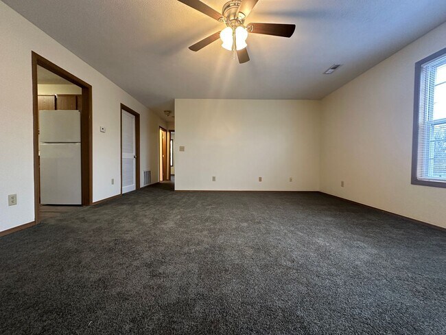 Interior Photo - Oak Creek Plaza