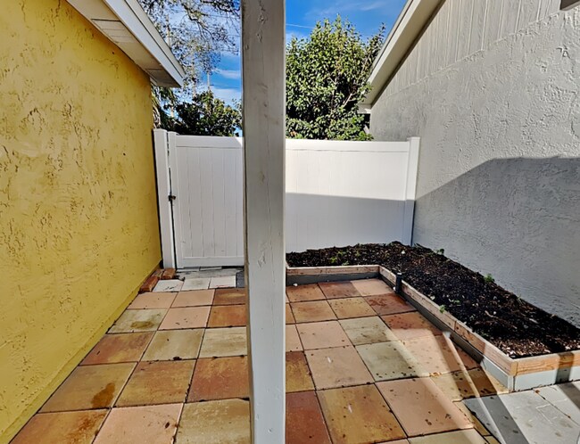 Building Photo - 502 San Gabriel Ct