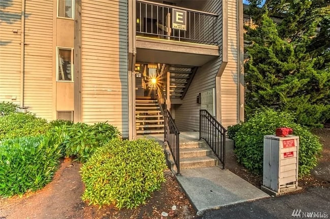 Building Photo - 14630 NE 32nd St