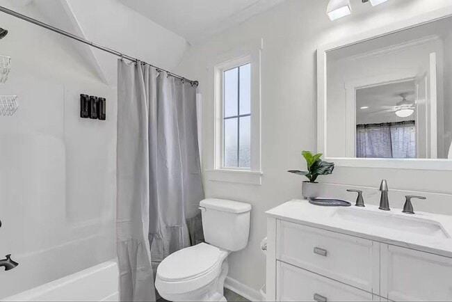 Building Photo - Fully Furnished 5-Bedroom Home Near MSU | En-Suite Baths + All Utilities Included