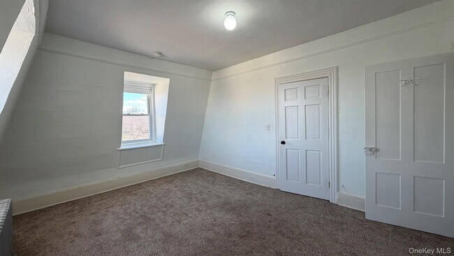 Building Photo - 64 Anstice St