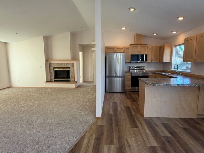 Building Photo - Beautifully updated 3-bedroom, 2-bathroom www.stillproperties.com