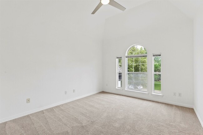 Building Photo - 914 Edgemeer Ln