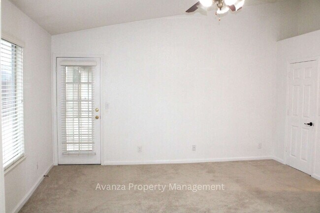 Building Photo - Home for Rent 5428 W. Saginaw Ave Fresno, CA 93722 Description 4 Bedroom/2 Bath Home in Fresno (D...