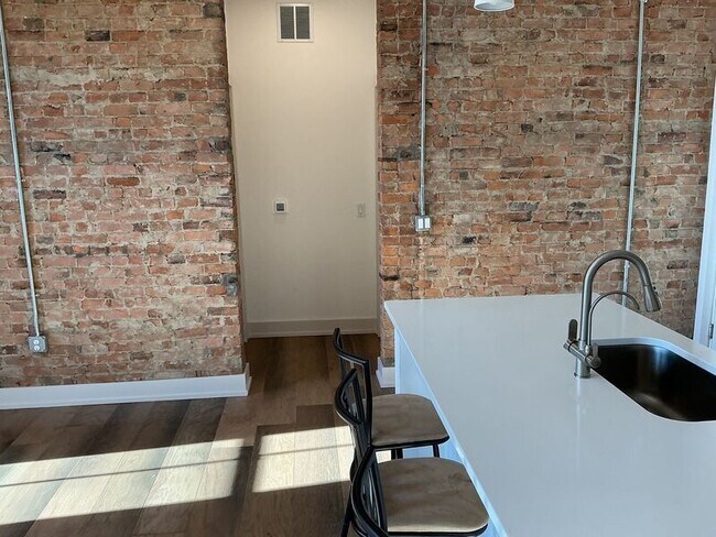 Building Photo - 26 W 15th St