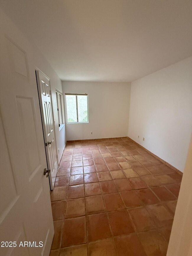 Building Photo - 10854 E Yucca St