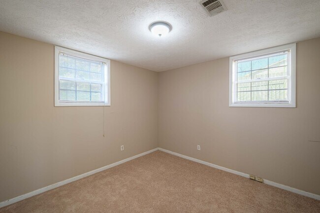 Building Photo - Updated 5BR Home in Morrow with New Carpet and Spacious Yard