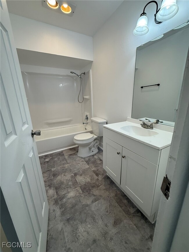 Building Photo - 2708 Broadway