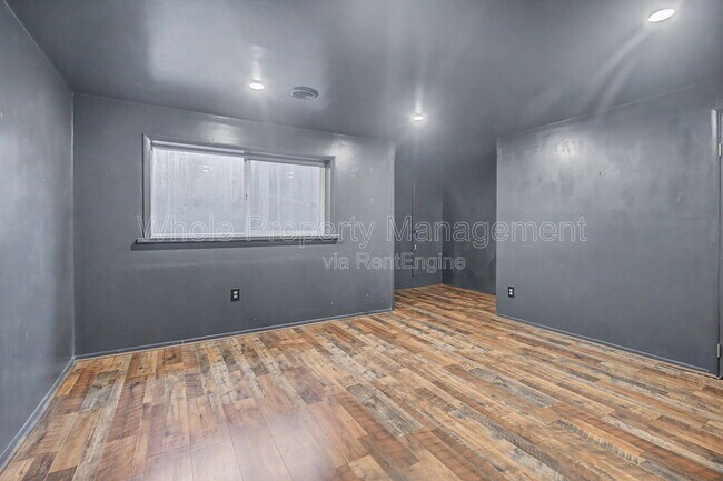 Building Photo - 11604 Community Center Dr