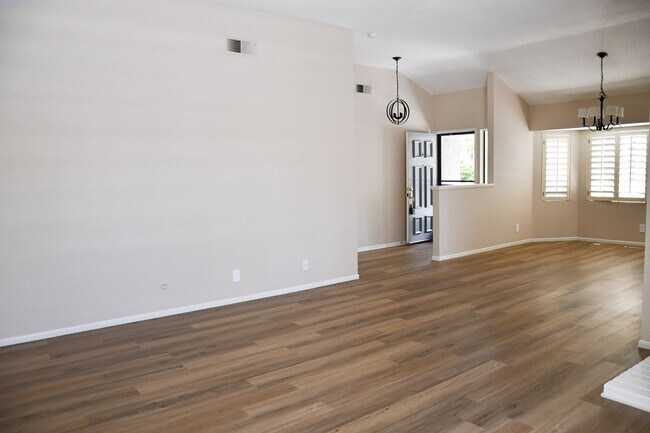 Building Photo - Newly remodeled and updated