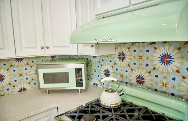 Building Photo - 7080 Via del Mar