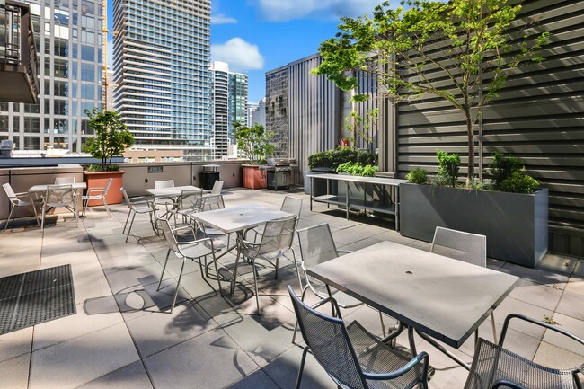 Building Photo - 2033 2nd Ave