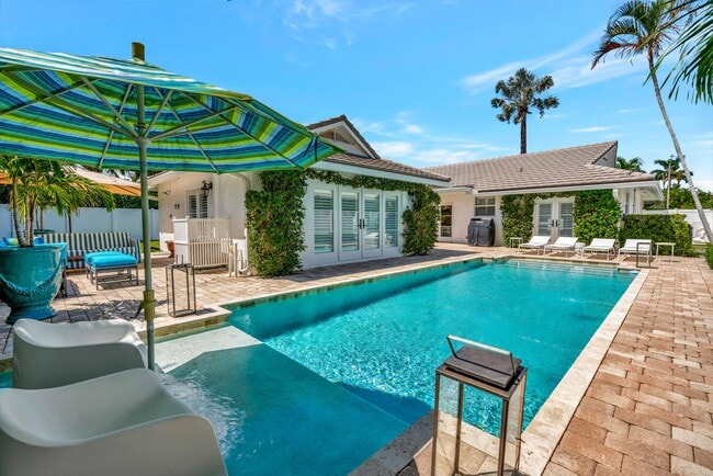 Building Photo - 136 Worth Ct S