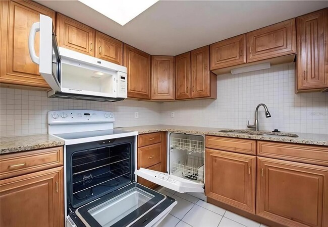 Building Photo - 9909 Sweepstakes Ln