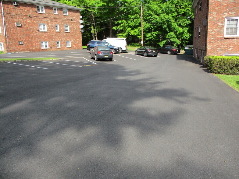 Building Photo - 11 Old Allamuchy Rd