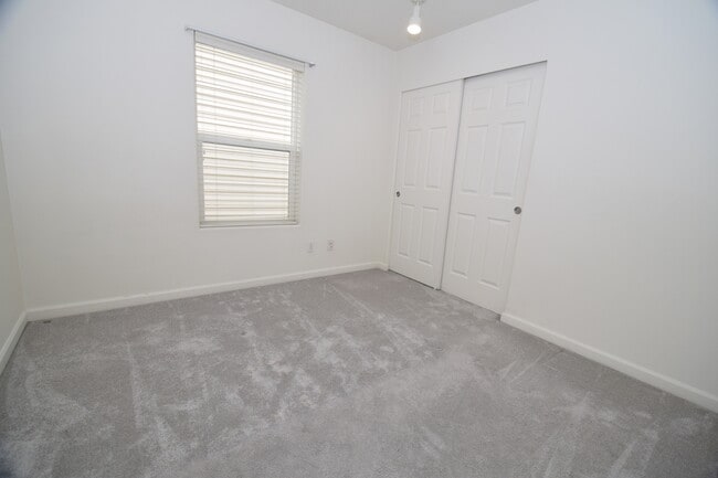 Building Photo - 432 NE 57th Ave