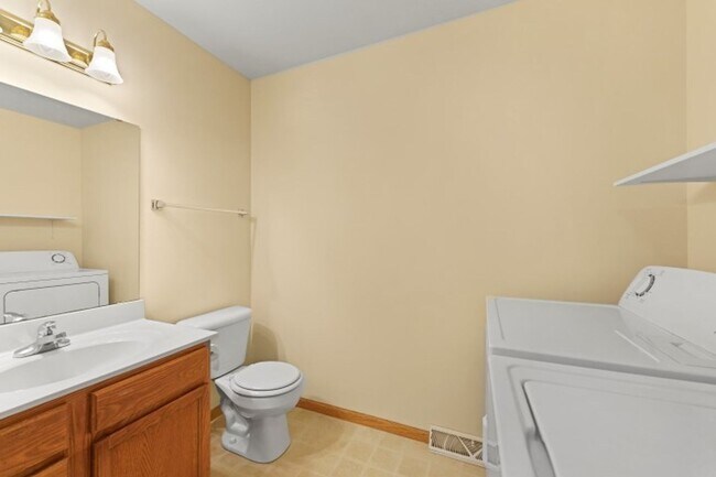 Building Photo - 612-614 Meadow View Rd