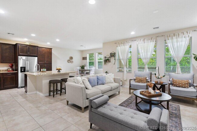 Building Photo - 16310 Oakview Dr