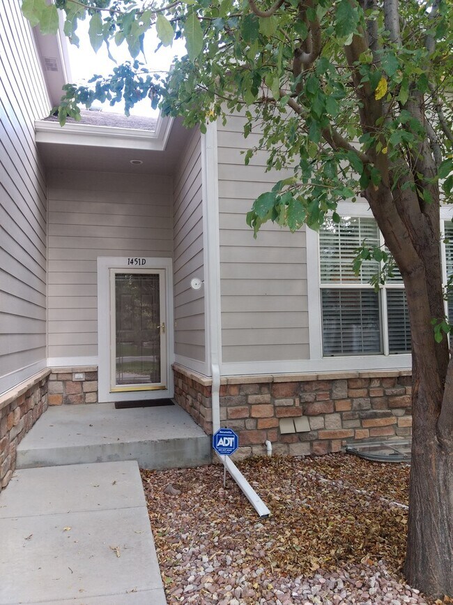 Building Photo - Magnificent and Spacious 2 bed/3 bath in G...