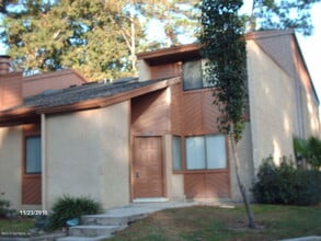 Building Photo - 85 Debarry Ave