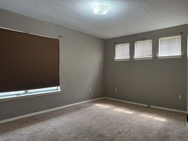 Building Photo - 113 Highland Point Cove