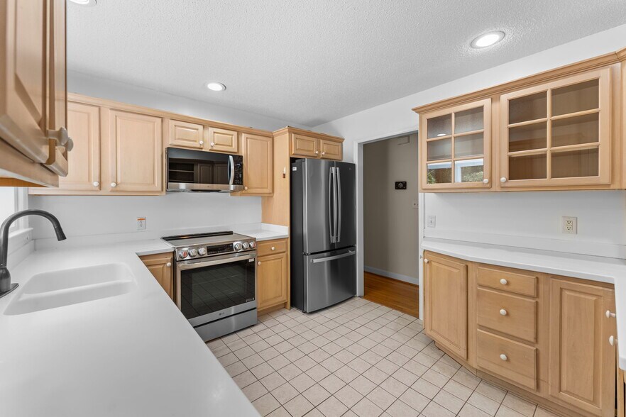 Building Photo - 1055 Inverness Rd