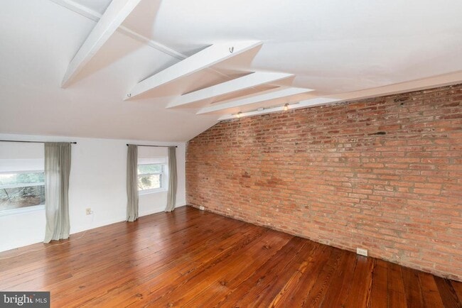 Building Photo - 306 S Washington St