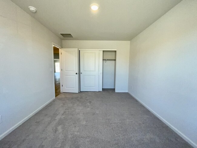 Building Photo - 4 bed 2 bath 2 car garage in gated Adult C...