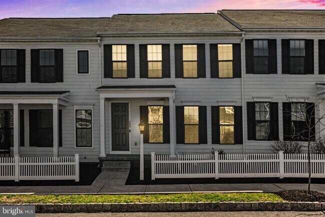 Building Photo - 205 Hoke Farm Way