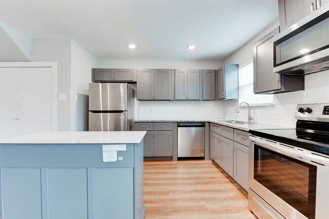 Building Photo - 8635 Sunderland Rd