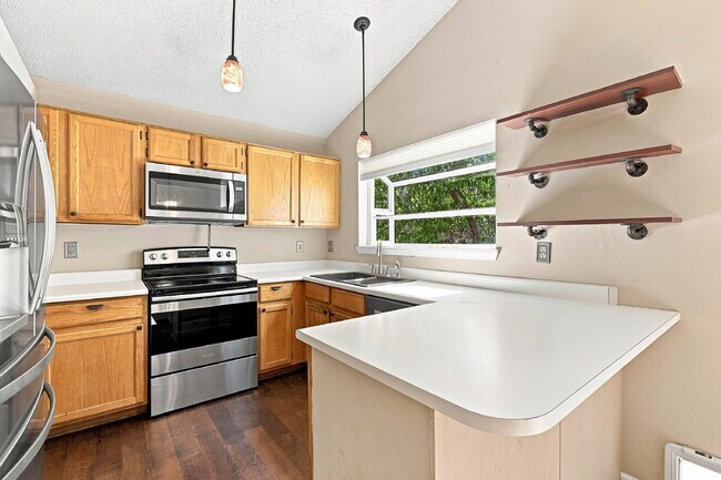 Building Photo - $3,048.95 with $300 Cleaning Voucher, 3 Beds - 2 Bath, Single Family Home in Highlands Ranch with...