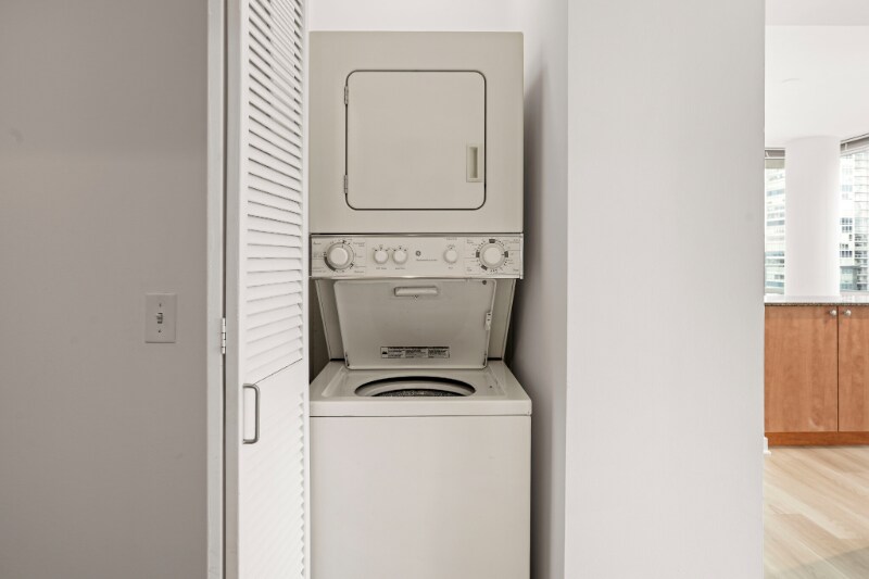 Building Photo - 754 S Clark St