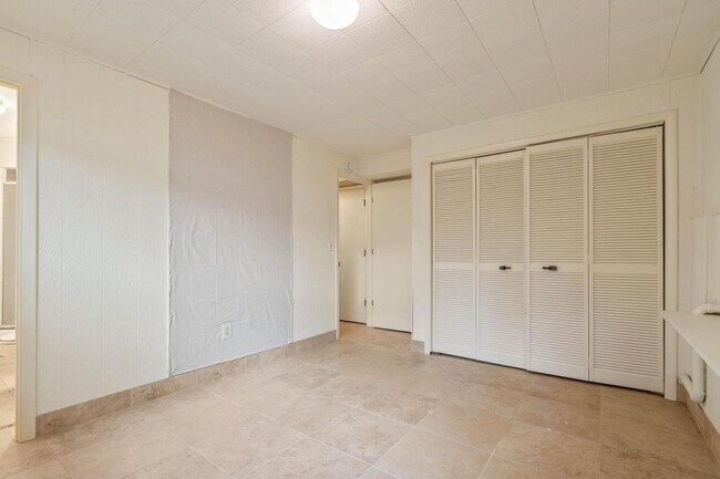 Building Photo - Spacious, well-cared for 4-bdrm/3-bath split-level—Family/laundry rooms, backyard, garage