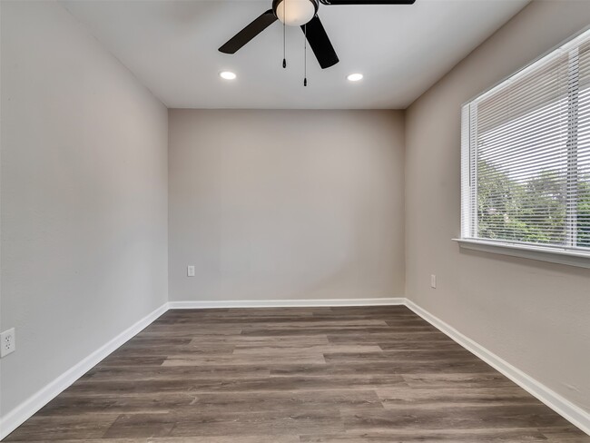 Building Photo - 5636 Birchmont Dr