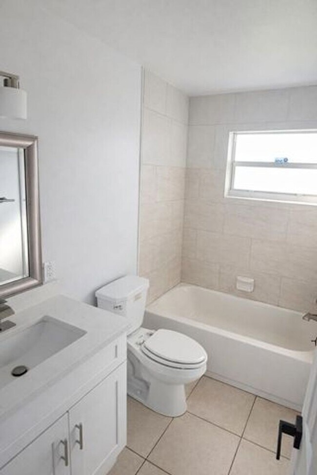 Building Photo - 1626 43rd St