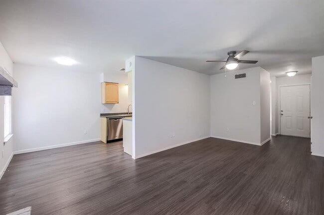 Building Photo - 410 Vista W Ct