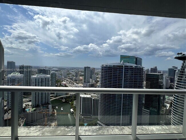 Building Photo - 465 Brickell Ave