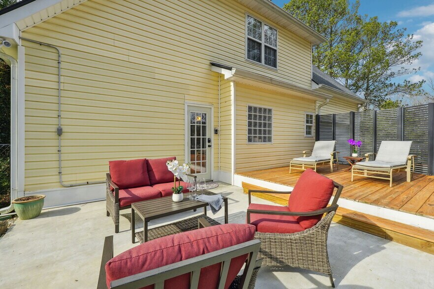 Building Photo - 135 Farr Lake Dr