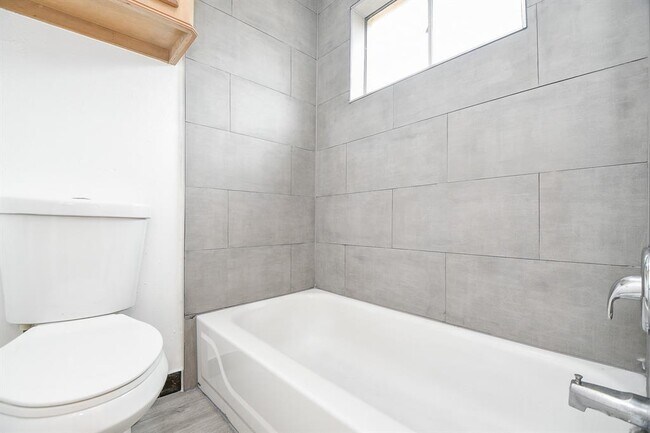 Building Photo - 2430 Ridge Hollow Dr