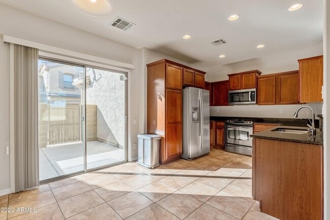 Building Photo - 3983 E Cat Balue Dr