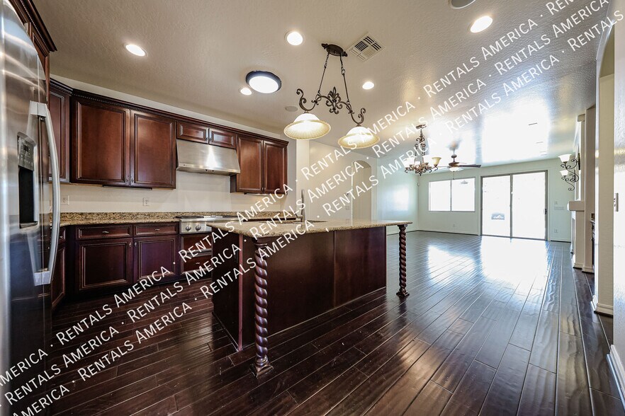Building Photo - 613 W San Carlos Way