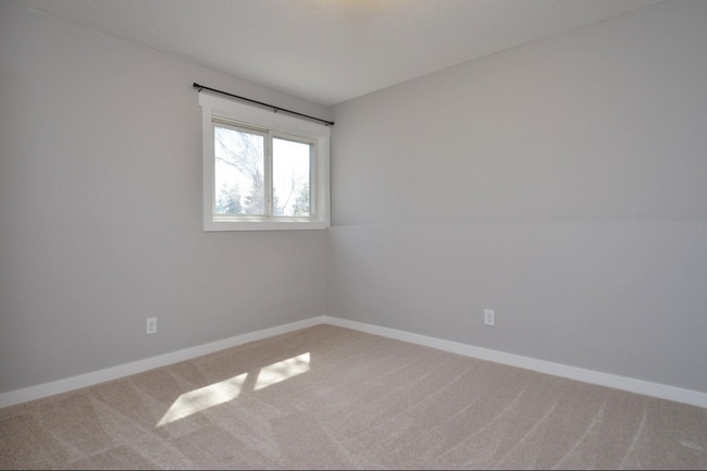 Building Photo - 9201 Forestview Ln N