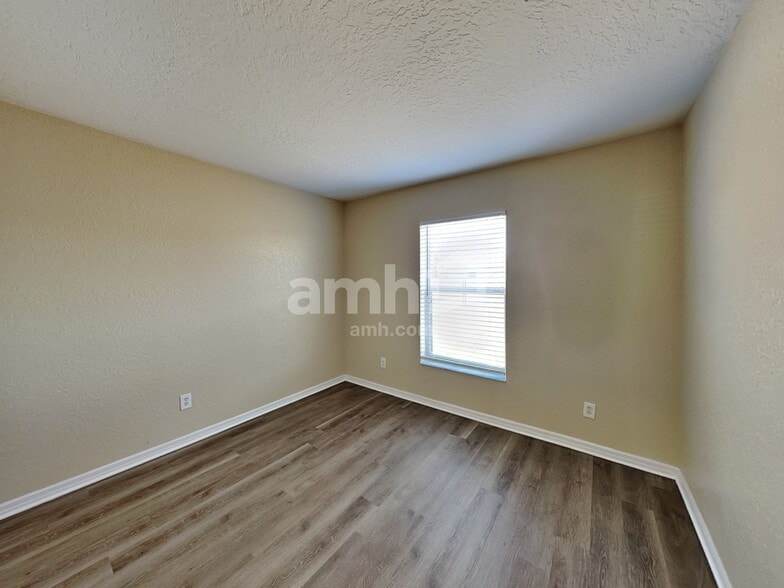 Building Photo - 3965 SW Laffite St