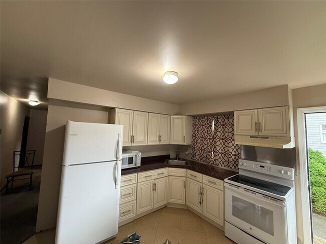 Primary Photo - 40 Adams St