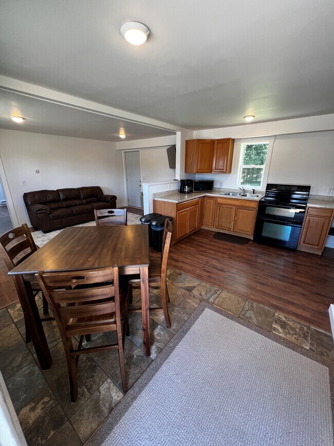 Building Photo - 9197 Cty J-Unit A