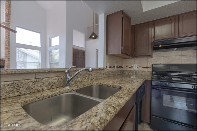Building Photo - 894 Melville Ln