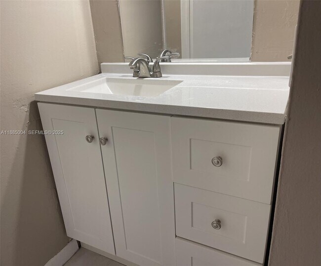 Building Photo - 1250 Lincoln Rd