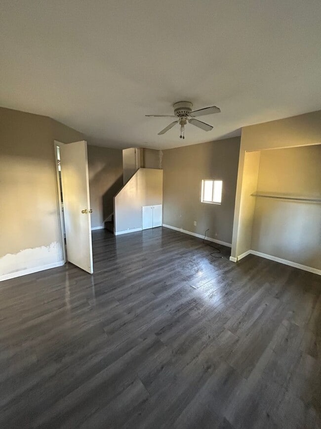 Building Photo - Charming 3-Bedroom Property in Prime Location