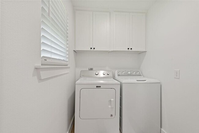 Building Photo - 2802 County Rd 209