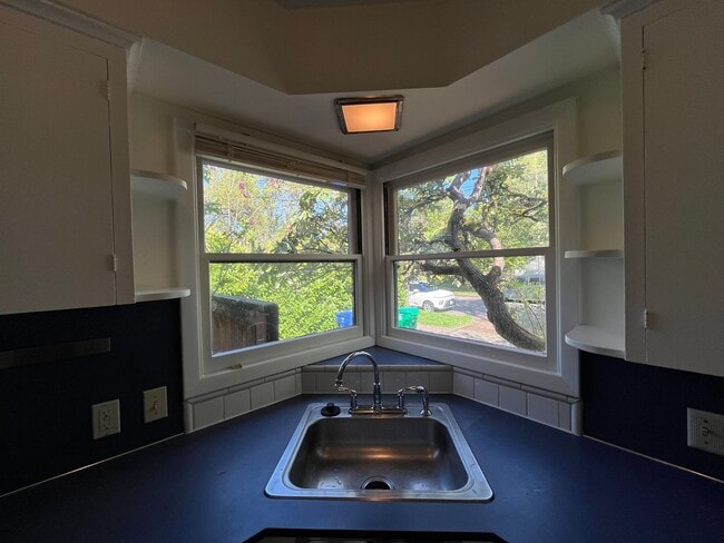 Building Photo - Wonderful 2 Bd 1 Ba home in Woodstock! Covered driveway, Large yard and Shop/Shed !!!